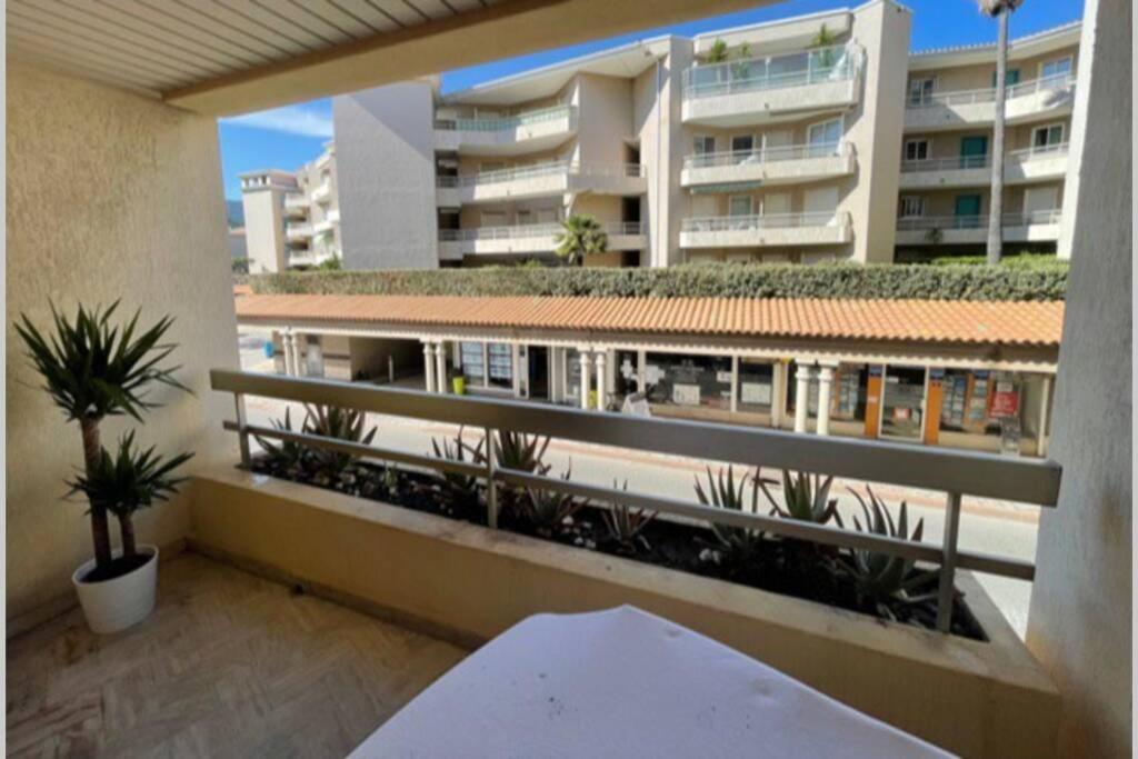 Confortable Appartement A Cavalaire-Sur-Mer Ngoại thất bức ảnh